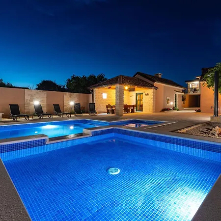 Simic By Interhome * Dusic